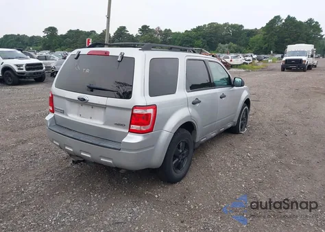 2009 Ford Escape Xlt z USA, uszkodzony, nr VIN 1FMCU93G09KA89404